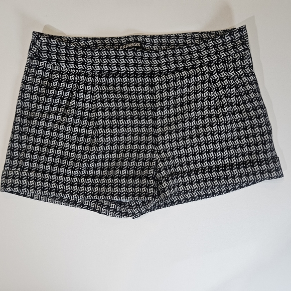 Express Mini Shorts Womens Size 6 Black White Jacquard Low Rise 90s Summer Style - Picture 1 of 6